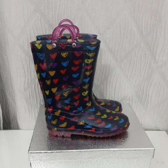 Magellan Outdoors Other - Magellan Outdoors Heart Pattern Rain Boots Size 3.
